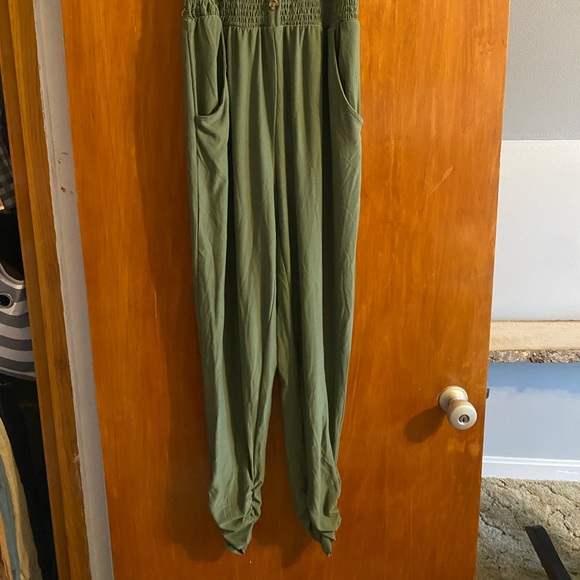 Olive green jumpsuit - Picture 7 of 7